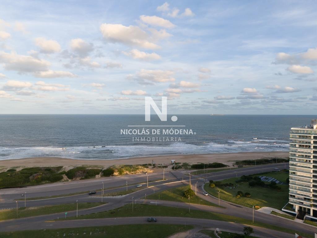 Lanzamiento, Playa Brava - Torre Manglar Albor, 2