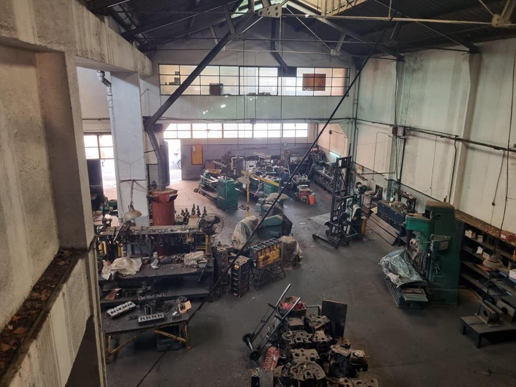 Proximo Agraciada y San Martín, 931 m2, dos naves , oficina