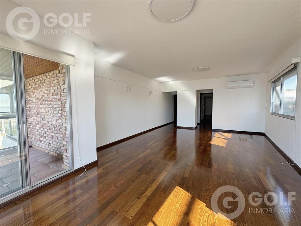Venta apartamento de 3 dormitorios con vista al Puertito De