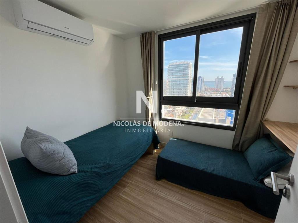 Vende apartamento de 2 dormitorios en Punta del