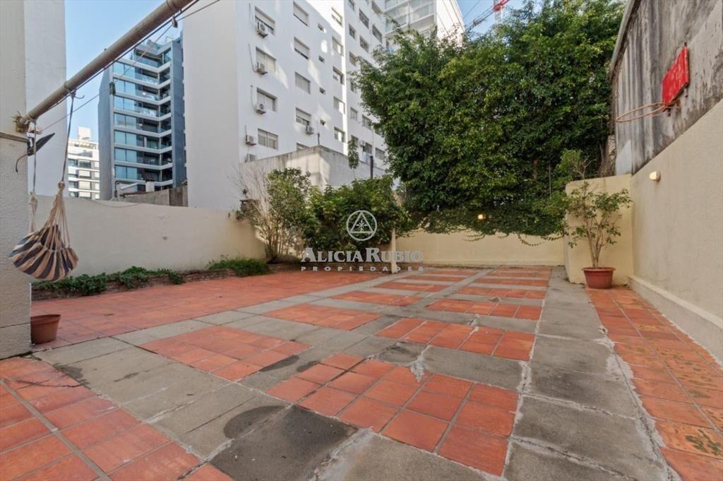 APARTAMENTO EN VENTA CON PATIO 122 MTS DE PARRILLERO. 2...