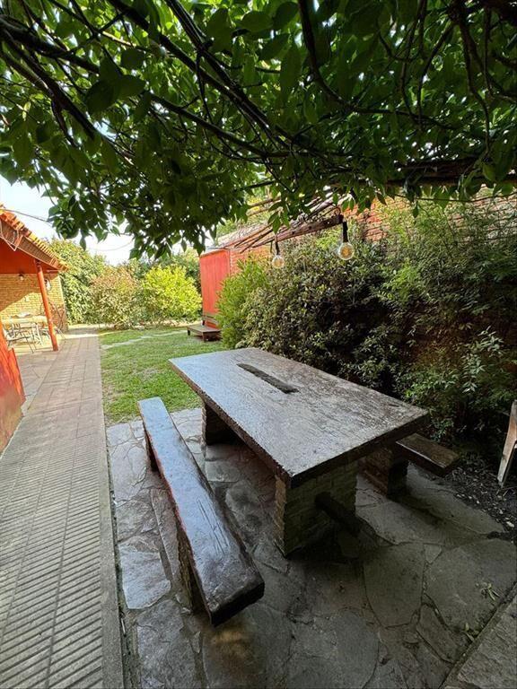 CASA DE 3 DORMITORIOS Y 3 BAÑOS MACARI VENDE