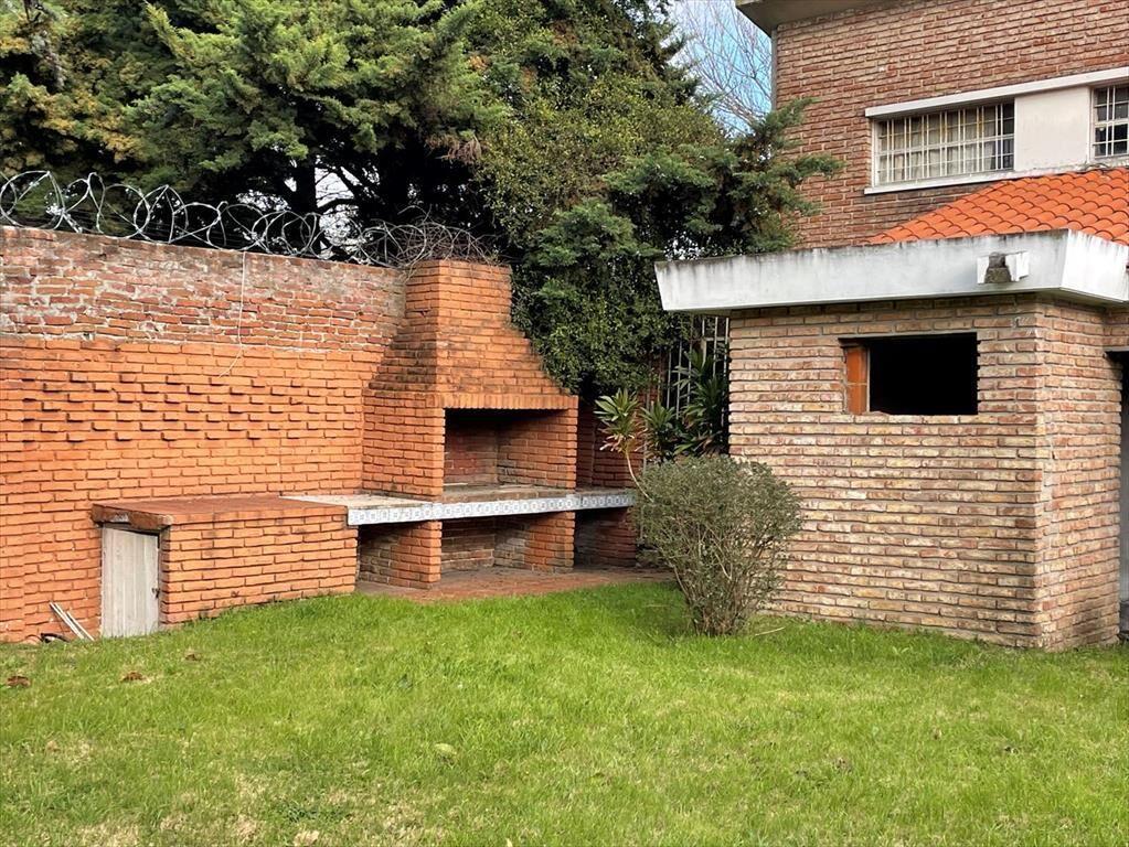 Venta Casa a reciclar Carrasco 1814m2 terreno