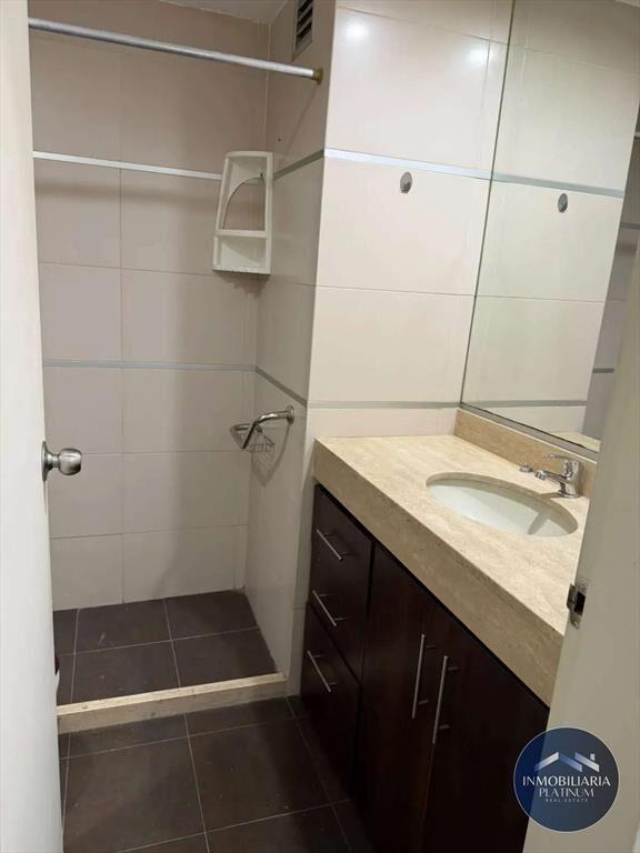 Apartamento en alquiler c/ cochera en Buceo
