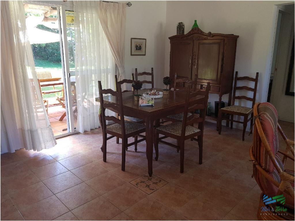 Casa de 3 dormitorios con piscina climatizada en alquiler.