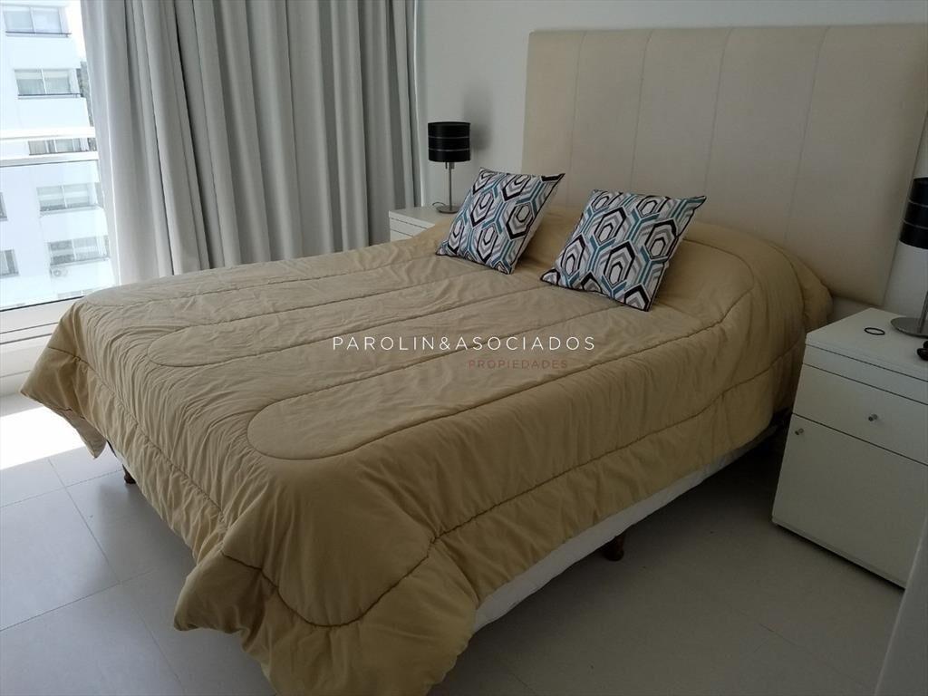 Apartamento en venta en piso alto en edificio del