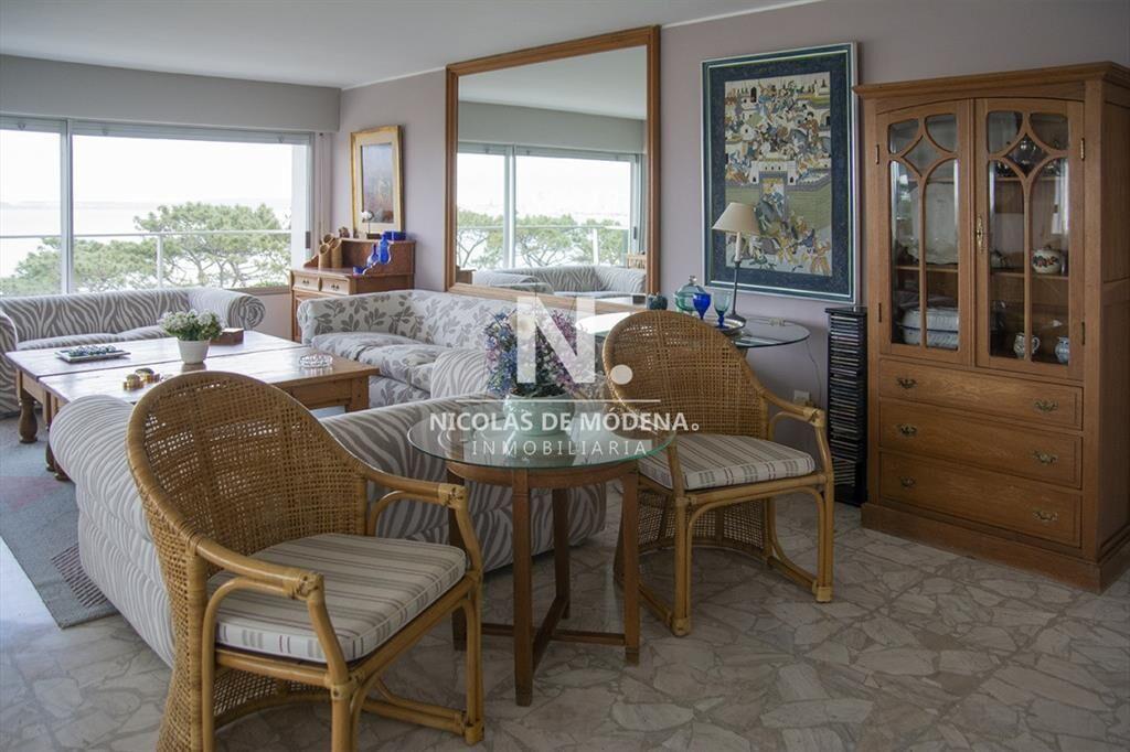 Departamento de 3 dormitorios en venta frente al
