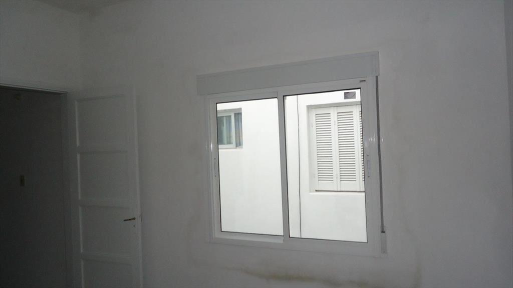 Apartamento, 1 dorm, interior, primer piso por escalera, pr