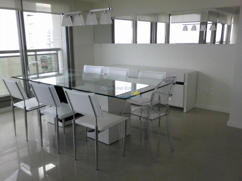 Apartamento en Alquiler de 3 dormitorios en Punta