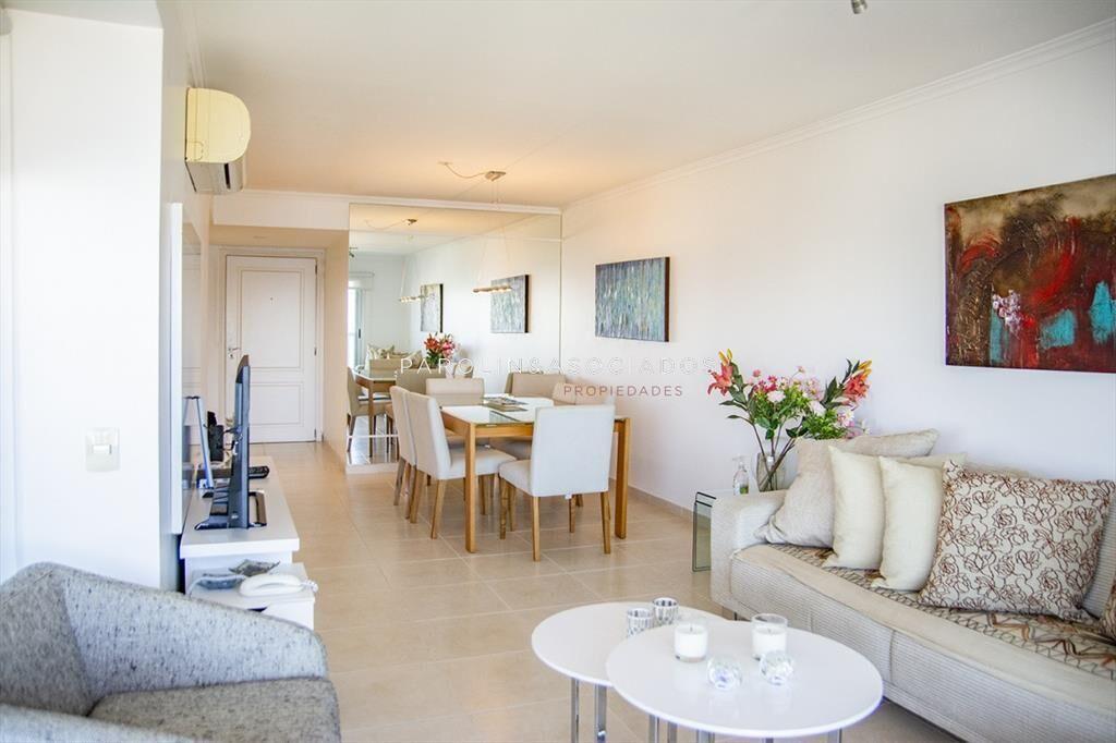 Hermoso apartamento en venta con agradable vista al mar en