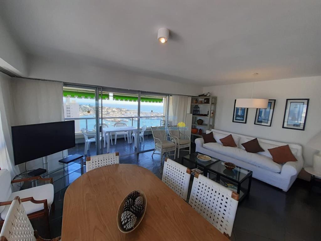 Apartamento de 3 dormitorios en Venta en Punta ,