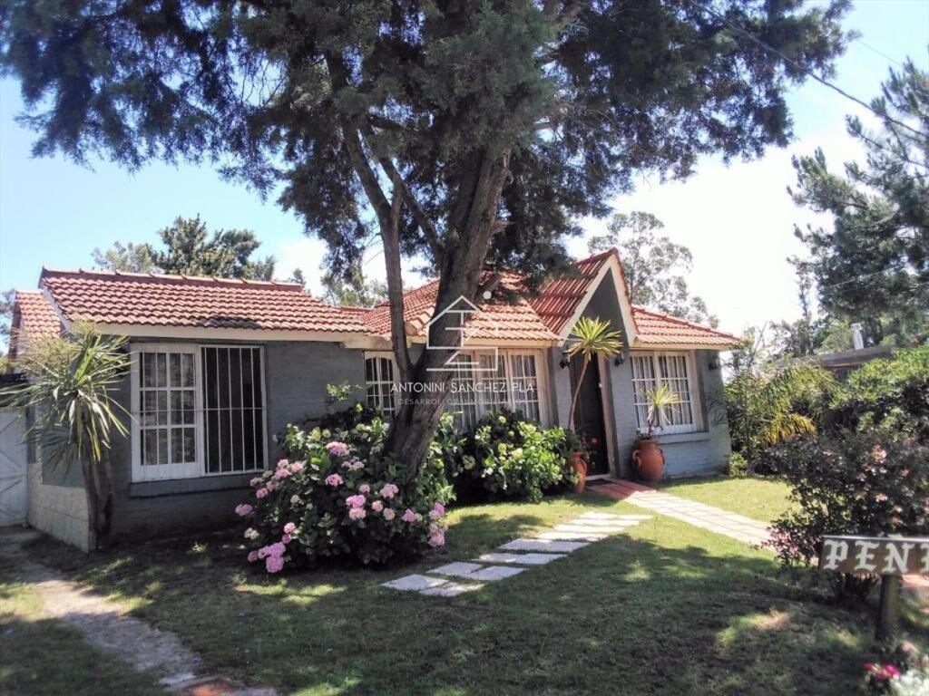 Chalet en venta en Punta del Este, 4 dormitorios