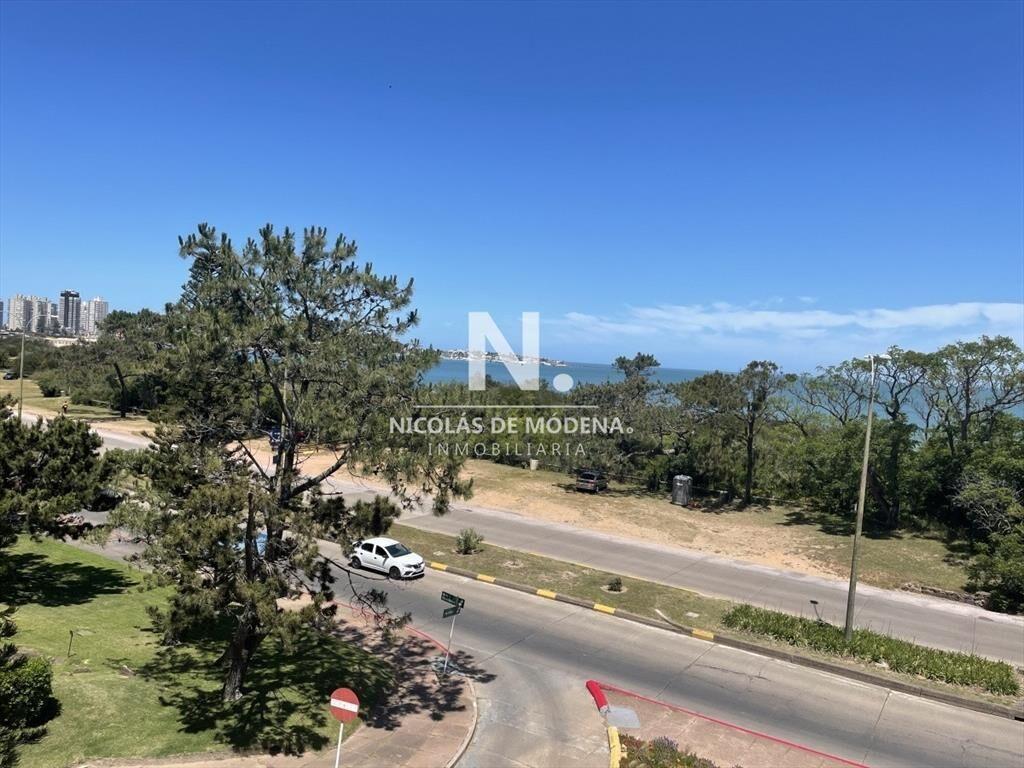 Departamento de 2 dormitorios en venta frente a