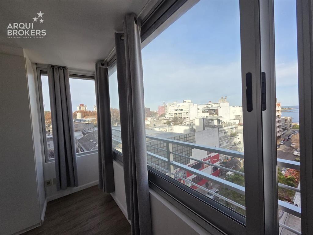 Apartamento de un dormitorio en venta en Parque Rodó con ga