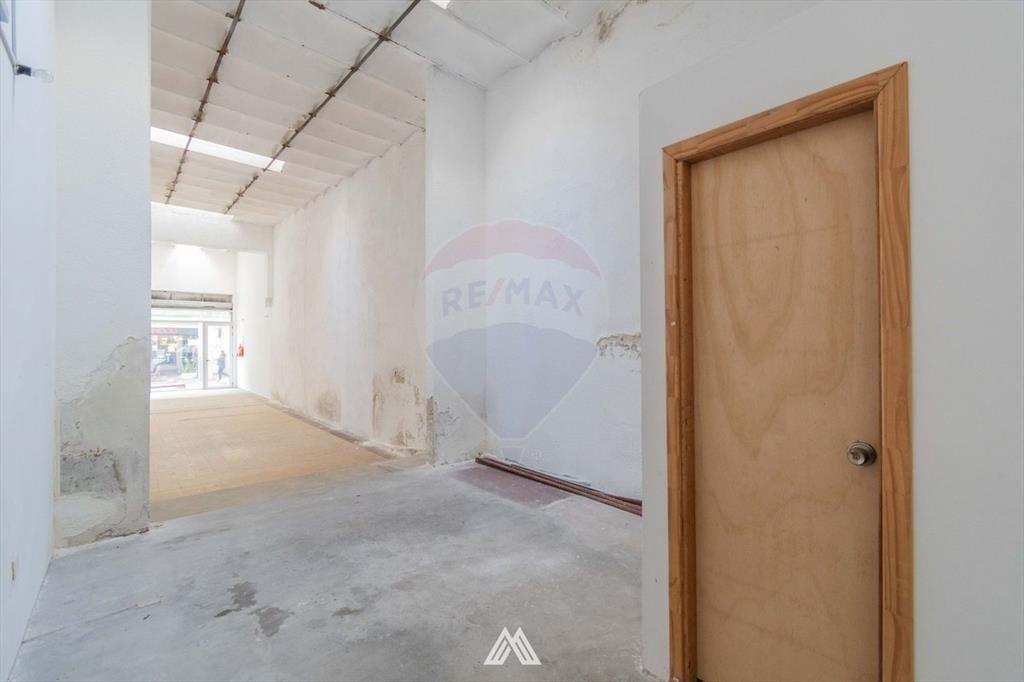 Se venden 3 locales comerciales en Ciudad Vieja.