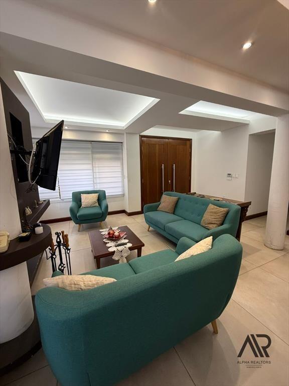 Casa en alquiler c/ cochera en Artigas