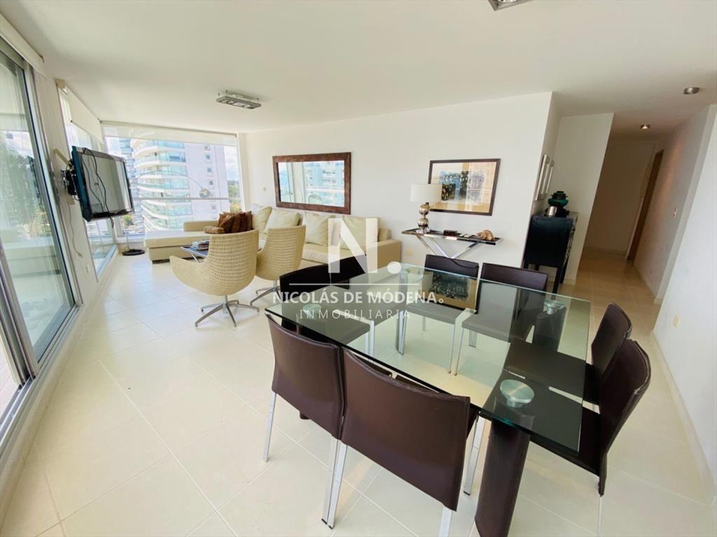 En venta Apartamento en Mansa - Punta del Este de 3 dormito