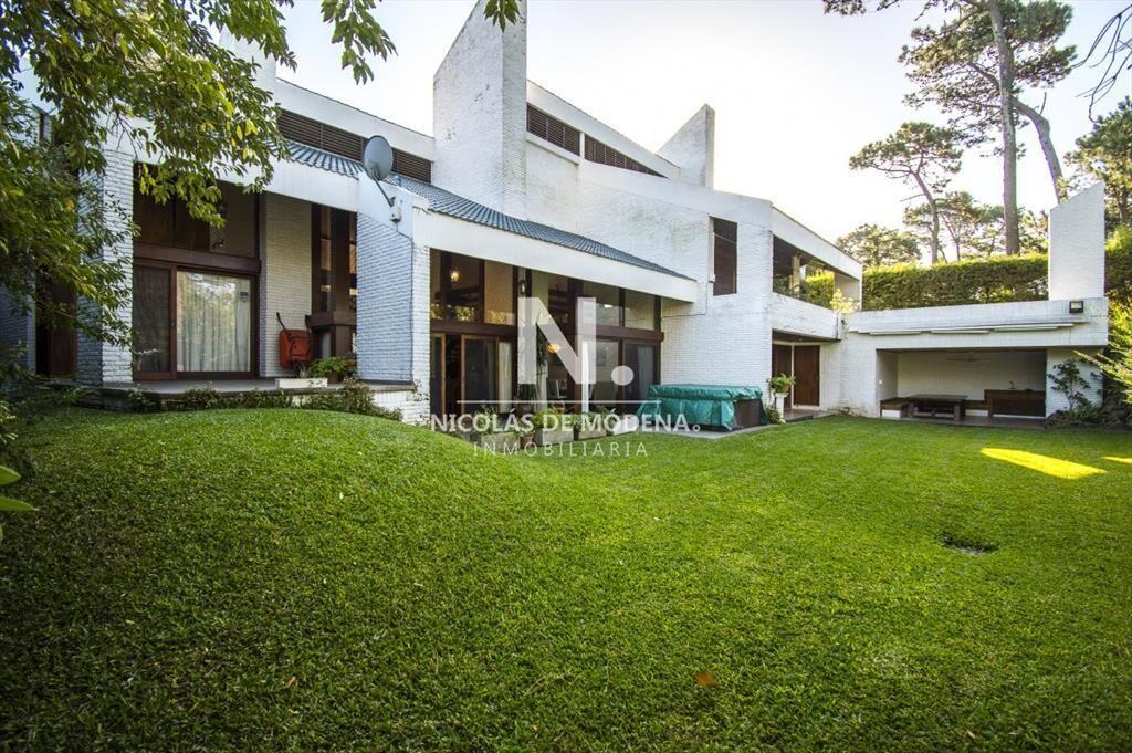 En venta casa de 4 dormitorios en suite en Punta