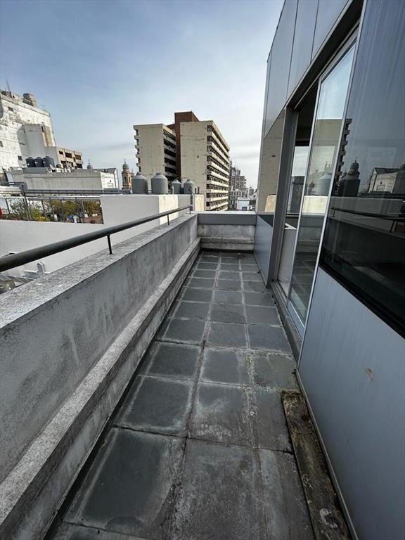 Oficina en B. Mitre y 25 de Mayo, piso alto, gge, sala de r