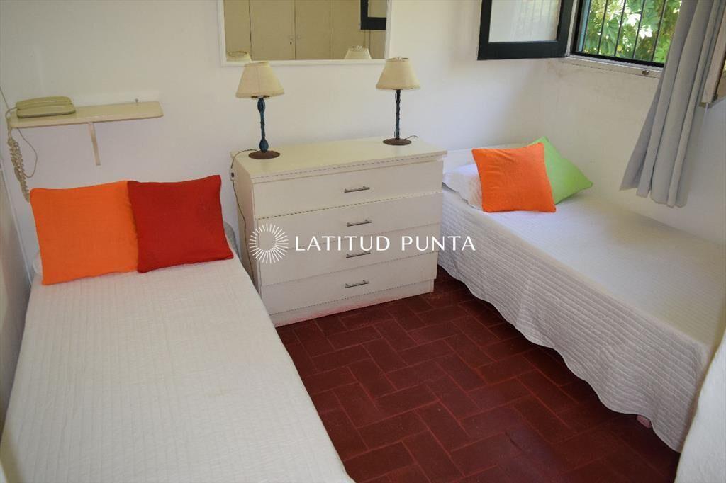 Alquiler  casa de 3 dormitorios playera a metros