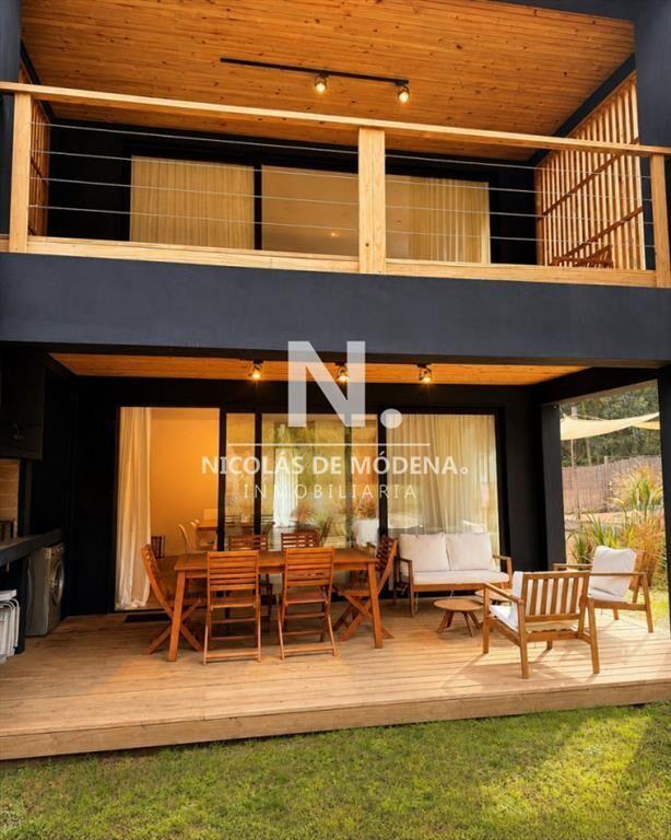 En venta casa de 2 plantas en Bosque Barra, Punta