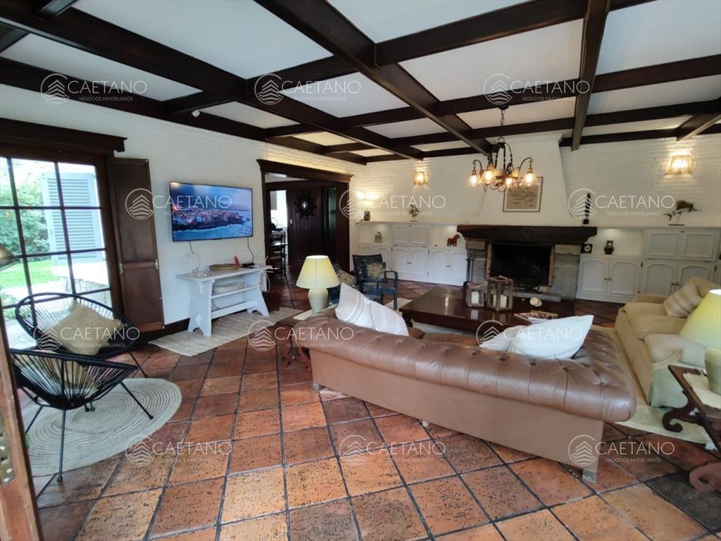 Venta casa 6 dormitorios. Playa mansa, Punta del Este