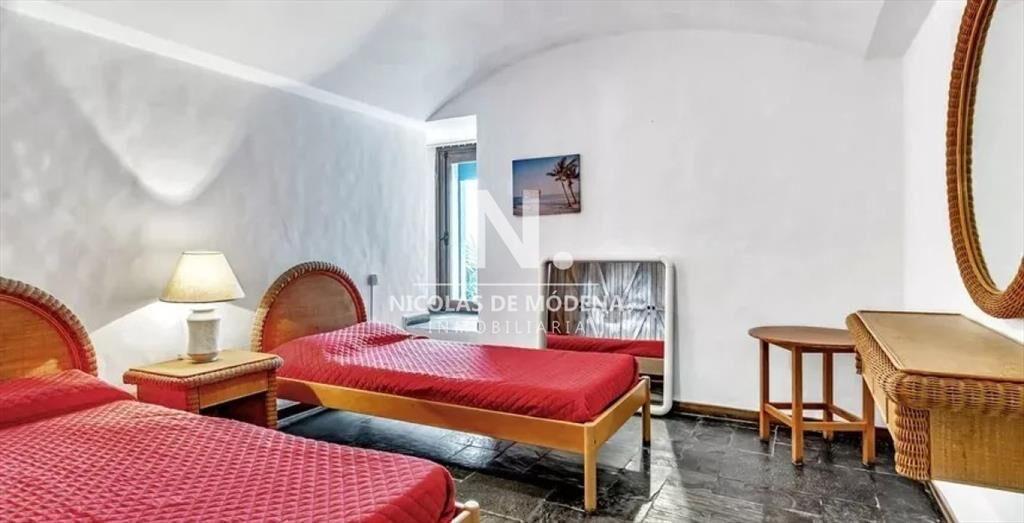 Apartamento de 4 Dormitorios en el Corazón de