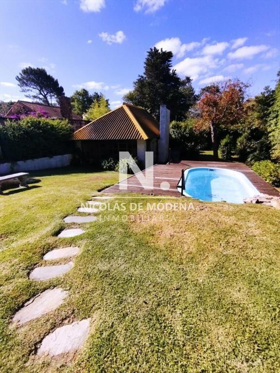 VENTA DE HERMOSA CASA EN BARRIO PINARES - 3 DORMITORIOS -