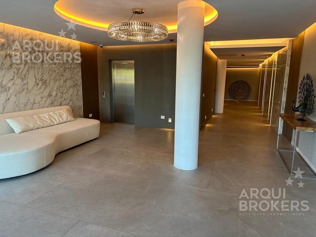 Apartamento de 2 dormitorios en venta en Carrasco - C403