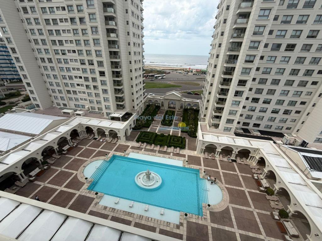 Apartamento de 3 dormitorios en Venta en Punta ,