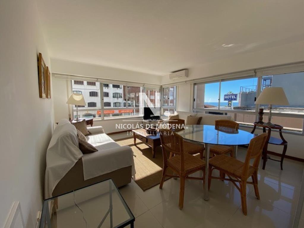 En venta apartamento de 2 dormitorios en Punta