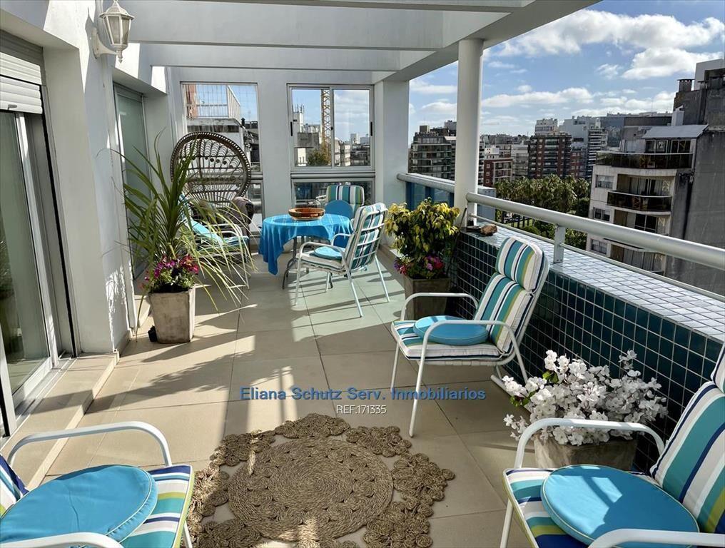 Venta penthouse 2 dormitorios 2 garages Villa Biarritz