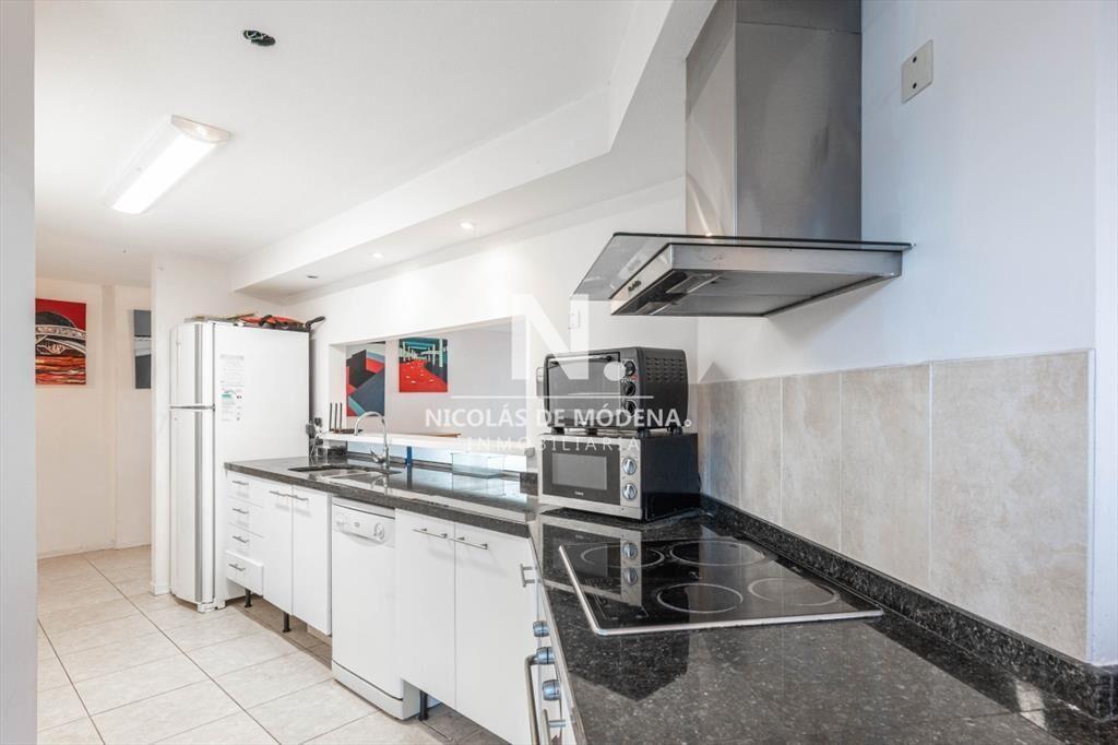 Vende apartamento de 3 dormitorios, en Brava del