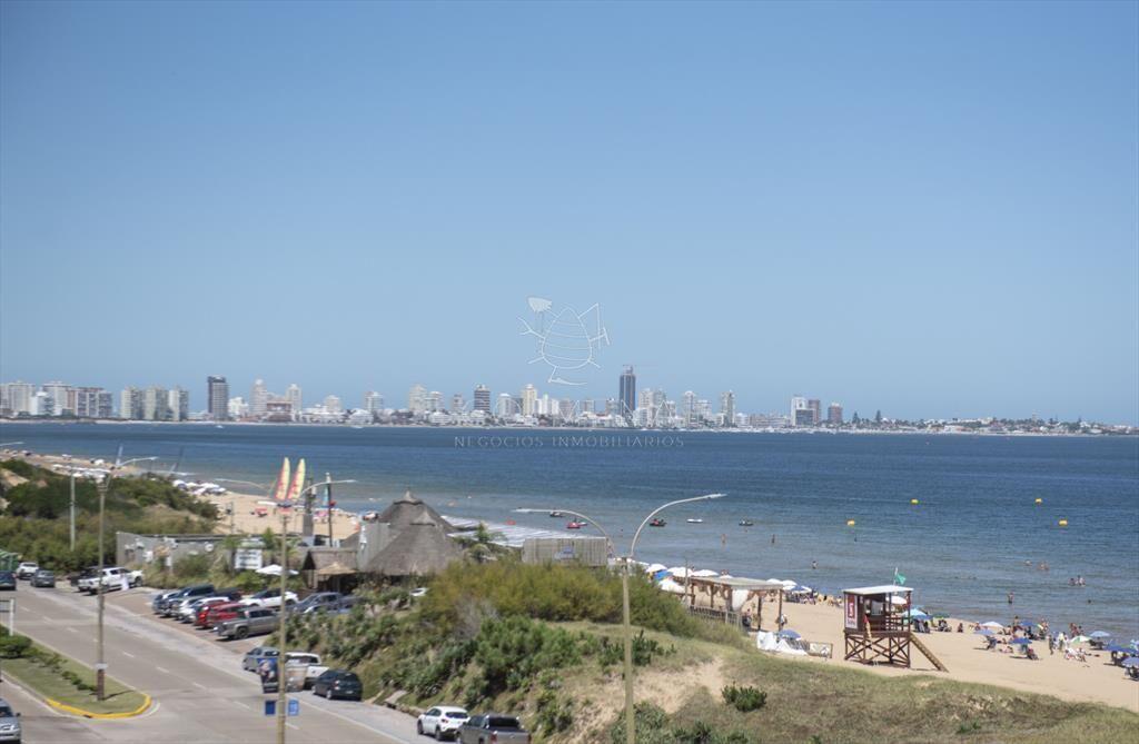Vende hermoso Penthouse en Playa Mansa con azotea