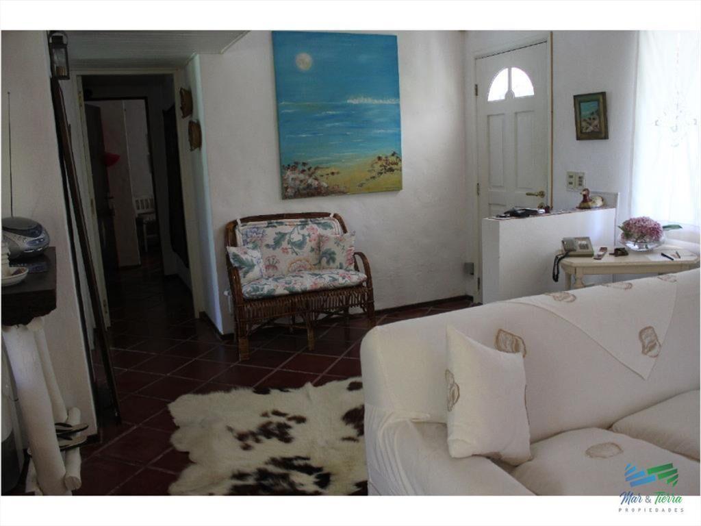 En venta y alquiler...  Casa en excelente zona,