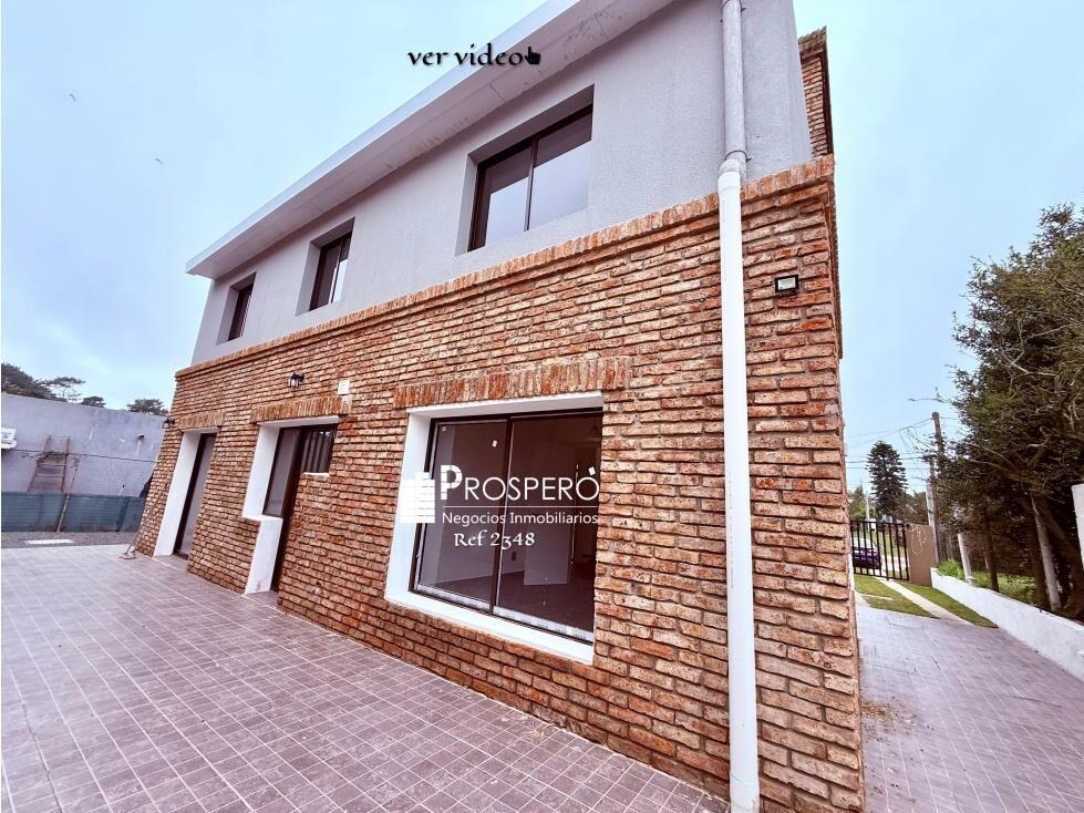 2348 casa 5 dorm Lomar de Solymar c/cochera 2 autos parrille