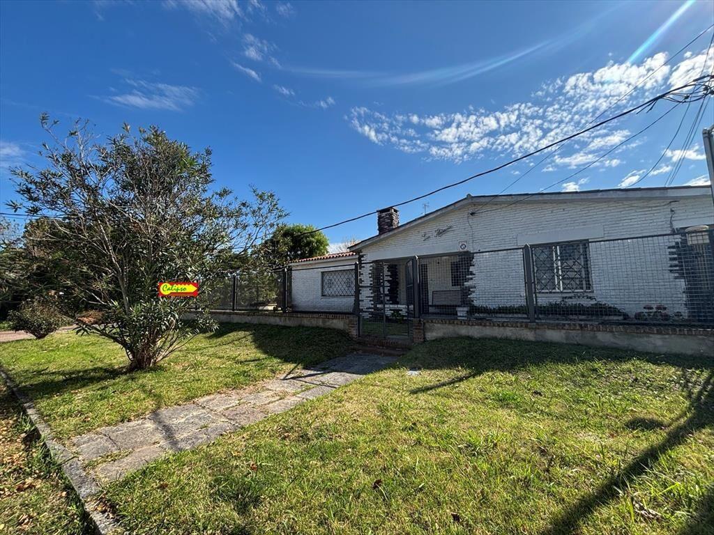 Venta - Casa- 4 dormitorios-A 1 cuadra de Playa -Atlantida
