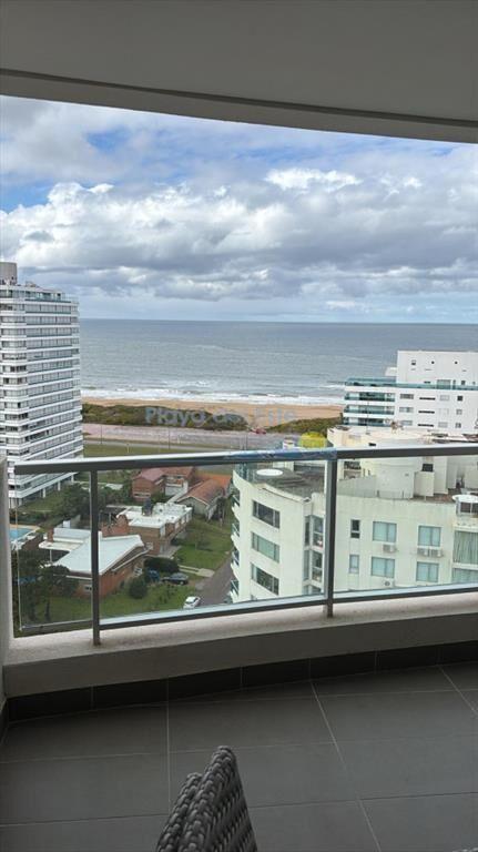 Apartamento en Alquiler de 3 dormitorios en Punta