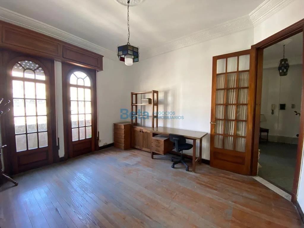 VENTA DE APARTAMENTO 3 DORM Y SERVICIO CIUDAD