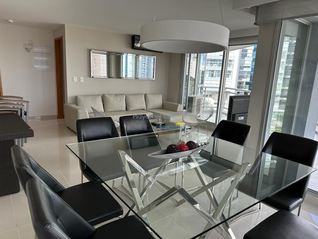 Apartamento en Venta de 3 Dormitorios en Punta ,