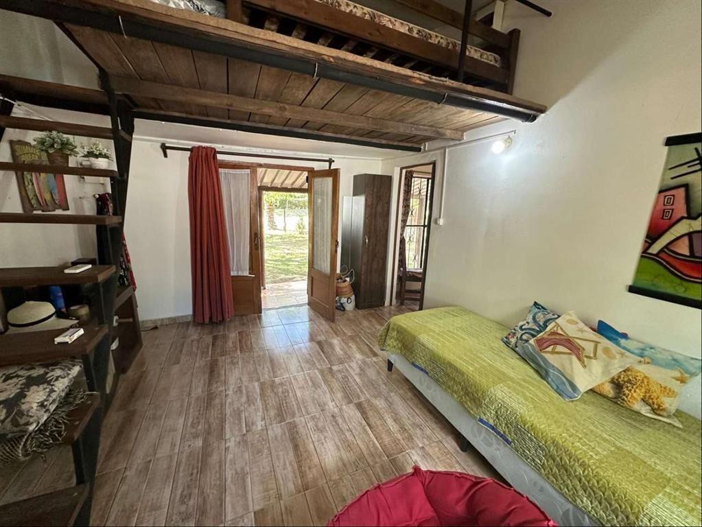 Exclusiva Residencia en San Luis: Amplio Terreno con Acceso