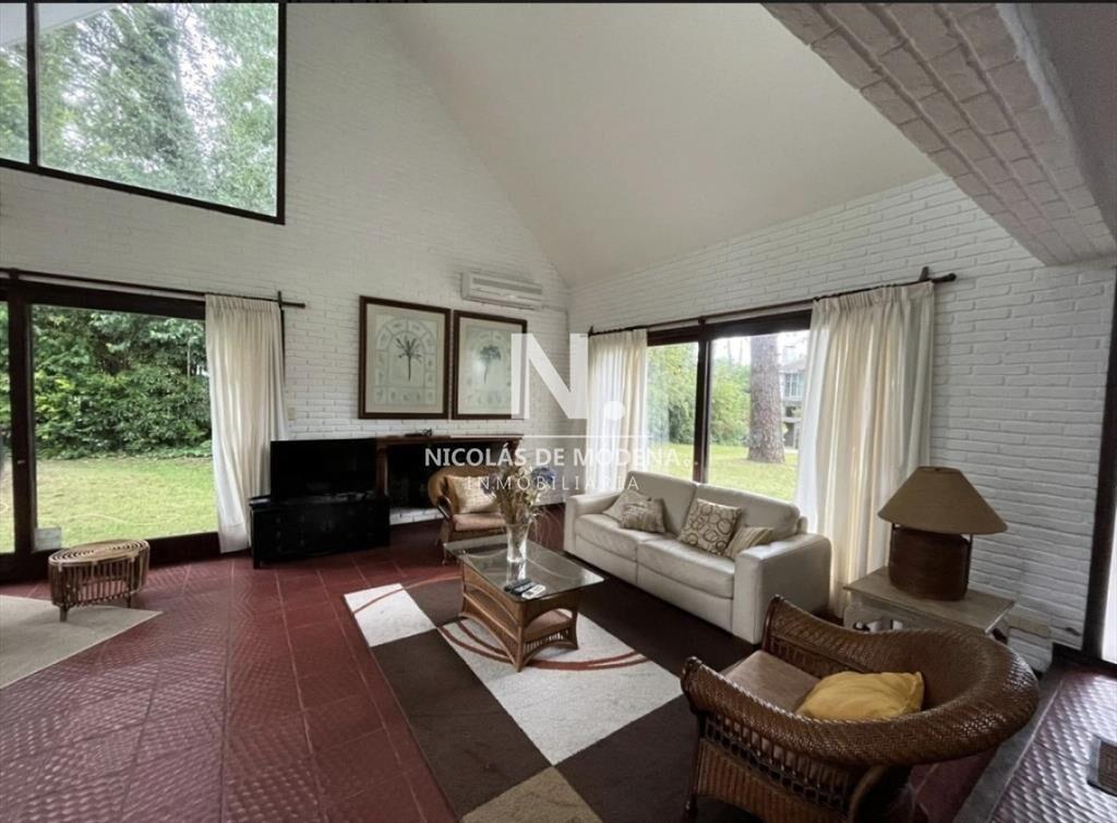 Casa en venta en 5 dormitorios en venta en Lugano