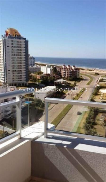 Apartamento en venta en piso alto en Forest Punta