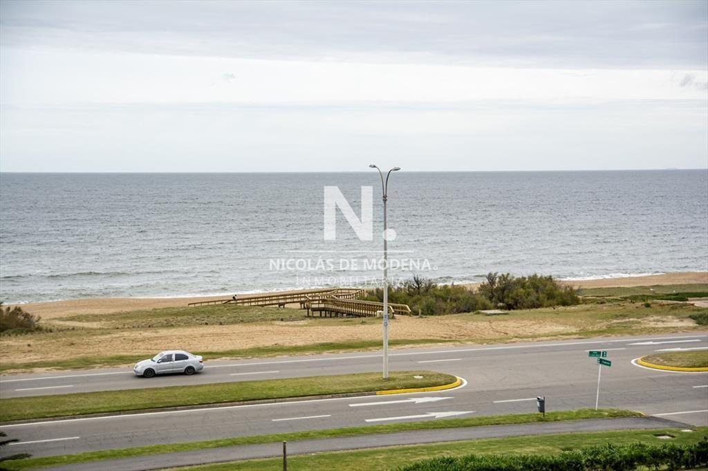 Apartamento de 2 dormitorios en primera linea de