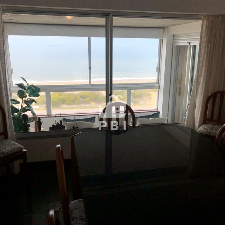 Apartamento de 3 dormitorios en venta en Punta -
