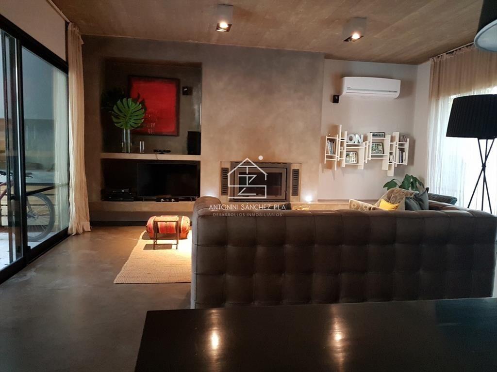 Casa estilo Moderno en Barrio Privado La Arbolada