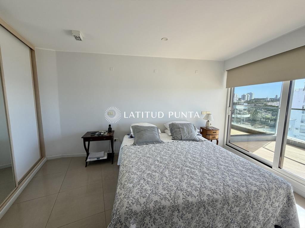 Apartamento de dos suites más dependencia con al
