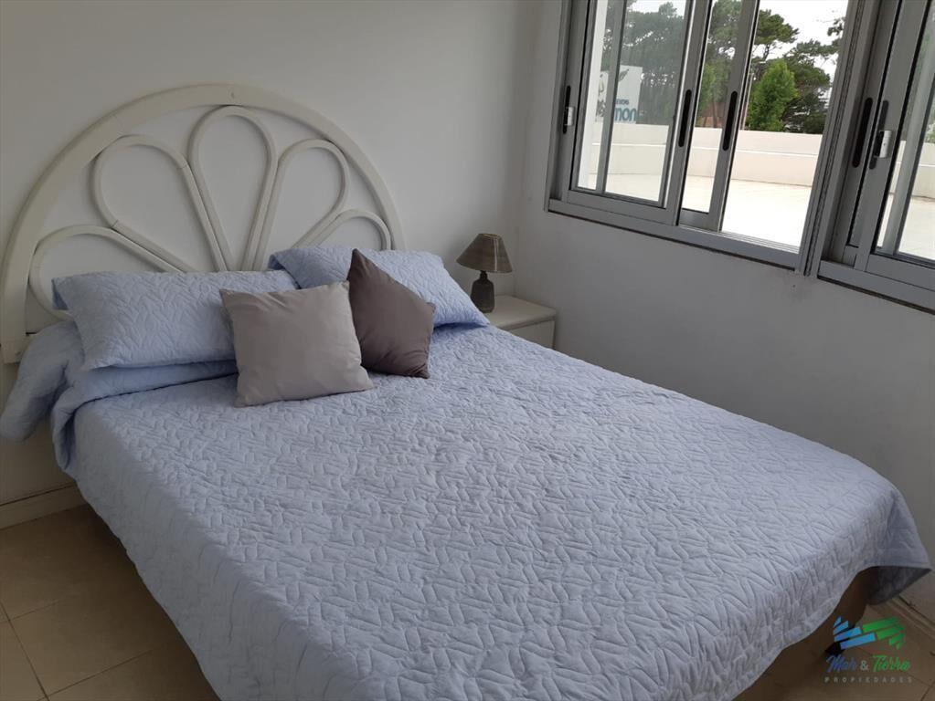 Vendo apartamento 1 dormitorio, edificio con servicios, en