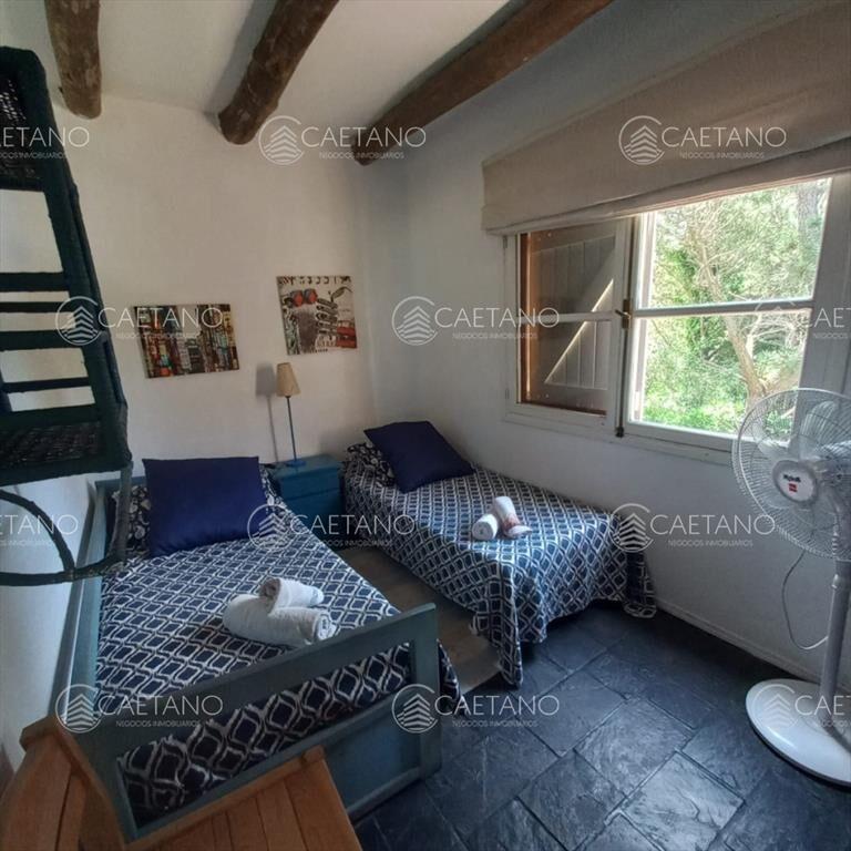 VENTA CASA 4 DORMITORIOS PUNTA BALLENA