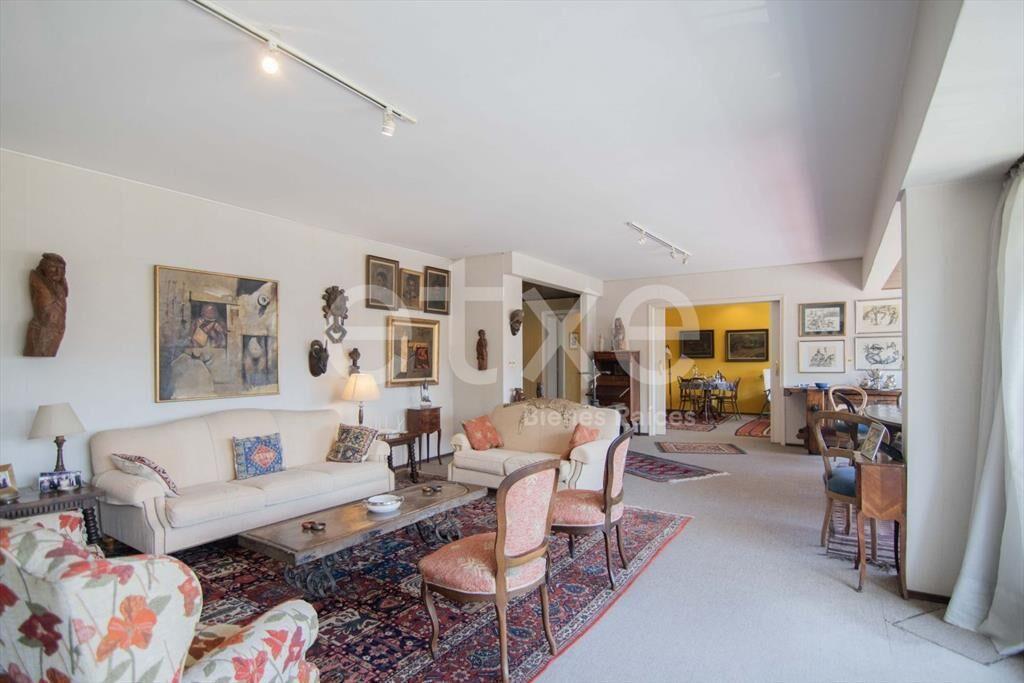 Apartamento esquinero en Venta Pocitos...